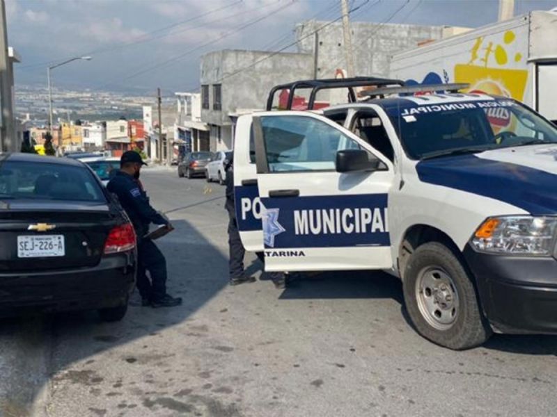 El estruendo de los disparos de arma de fuego causó alarma entre los vecinos del sector, quienes de inmediato hicieron el reporte a las autoridades, provocando una fuerte movilización.