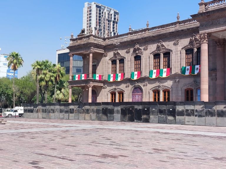 Palacio de Gobierno blindado por marcha por el aborto en NL